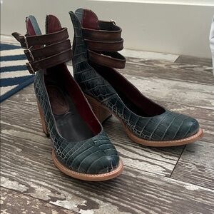 Elegant Crocodile Patterned Green Heels